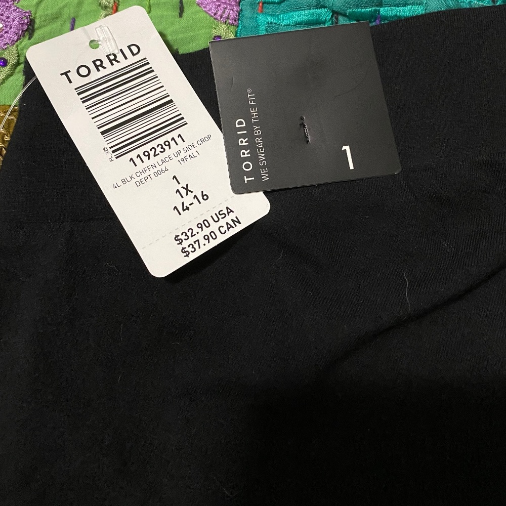 Torrid Cropped Bowtie Leggings